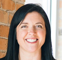 Sophie Hartwell, Leiterin des Kundensupports, Porträt im Serviceteam